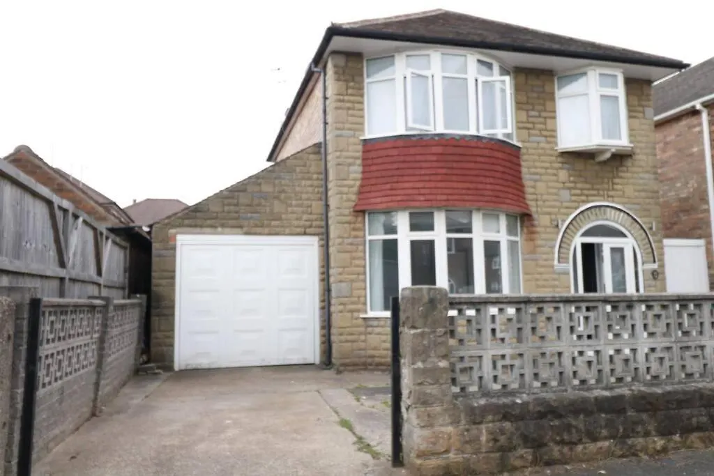 A Stylish Four Bedroom House In Wollaton Nottingham Tatil Evi